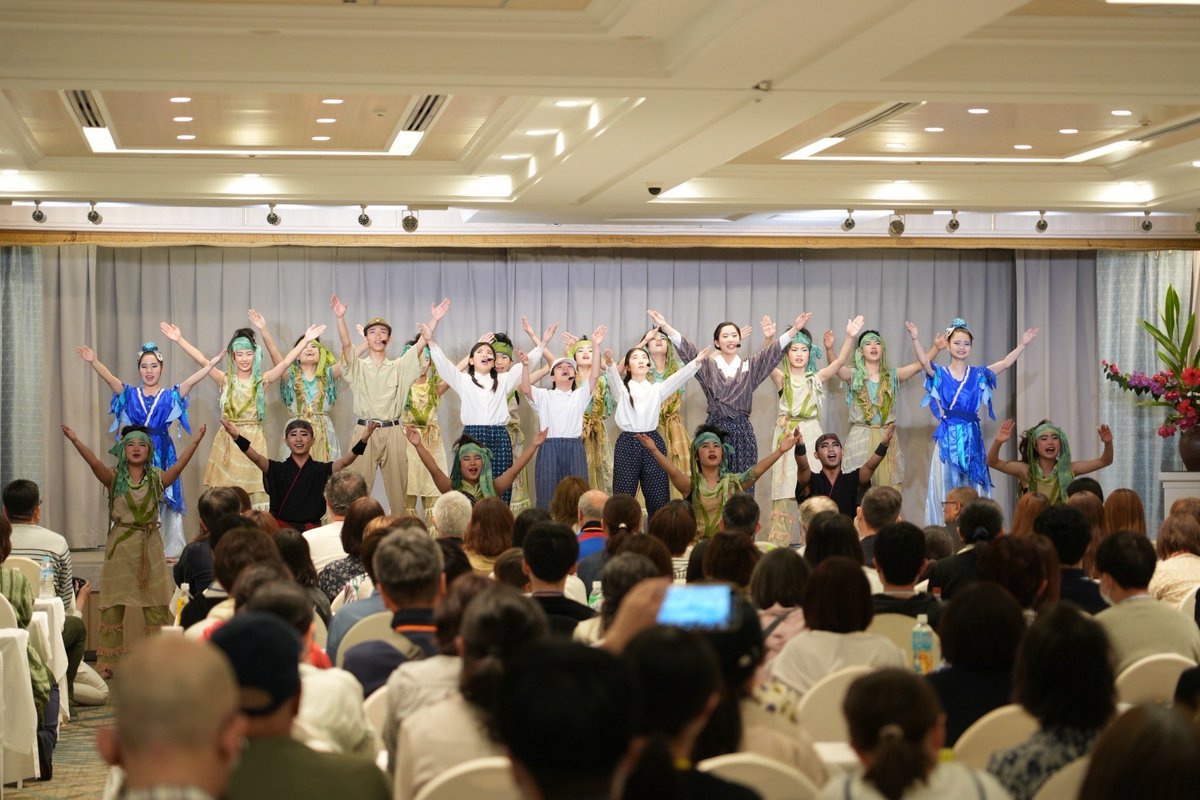 Nahaprogram's tweet photo. 【CO・OP ピースアクションinオキナワ出演🌱】

去った３月に、CO・OP ピースアクションinオキナワにて、「約束の未来へ〜語り継ぐ対馬丸の詩〜」を披露いたしました🌺

県内外の皆さまと平和について考える、大切な時間を過ごすことができました🕊️

#那覇青少年舞台プログラム
#対馬丸
#平和劇 https://t.co/cwNHVXNKjo