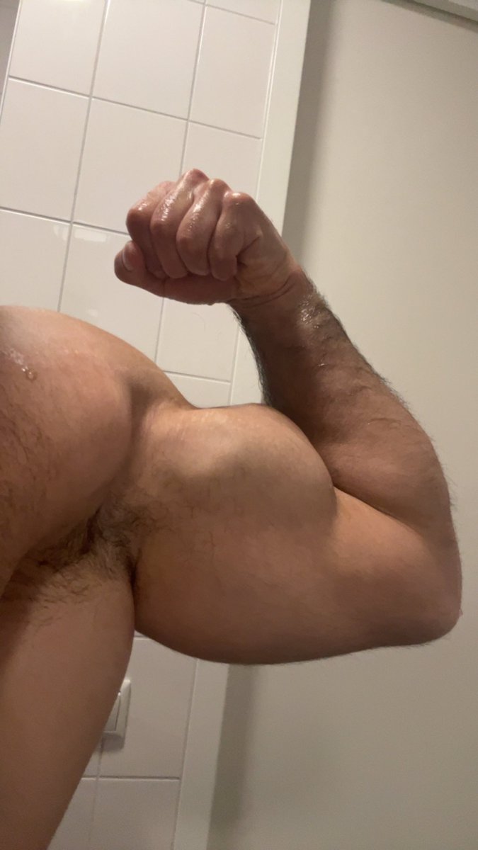 nerdwbigbiceps's tweet photo. Dm for more #bicep #nsfwtwtًً  #sendbicep https://t.co/2oCHwkEpsQ