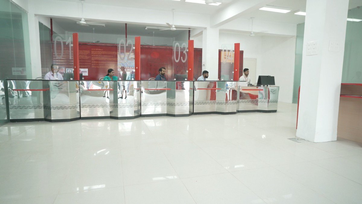 Sharing glimpses of the renovated Nehru Place Post Office, reflecting the Department’s vision of transforming post offices into modern centres of Jan Sewa and citizen connect. 

#DakSewaJanSewa