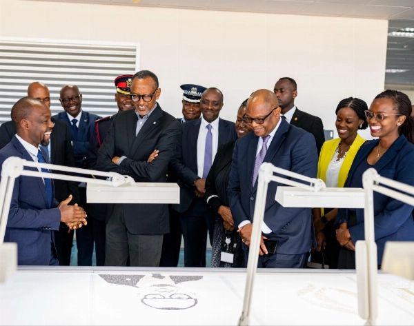 NewTimesRwanda's tweet photo. President #Kagame on Thursday toured Diamond Trading Company Botswana (DTC Botswana), a 50/50 joint venture between the Government of Botswana and De Beers.

READ: https://t.co/lBJSaTAzGG https://t.co/W2KLvnFBnR