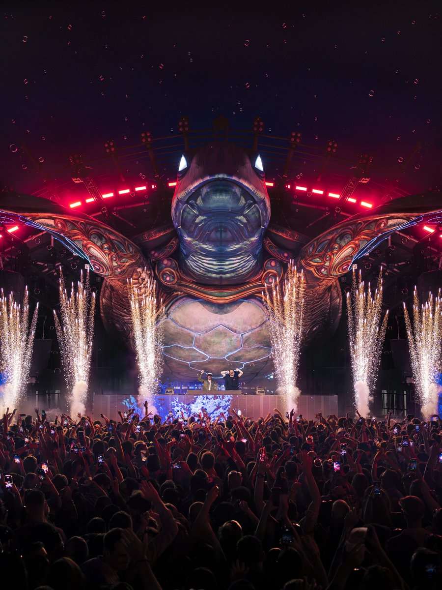 Tomorrowland tweet media