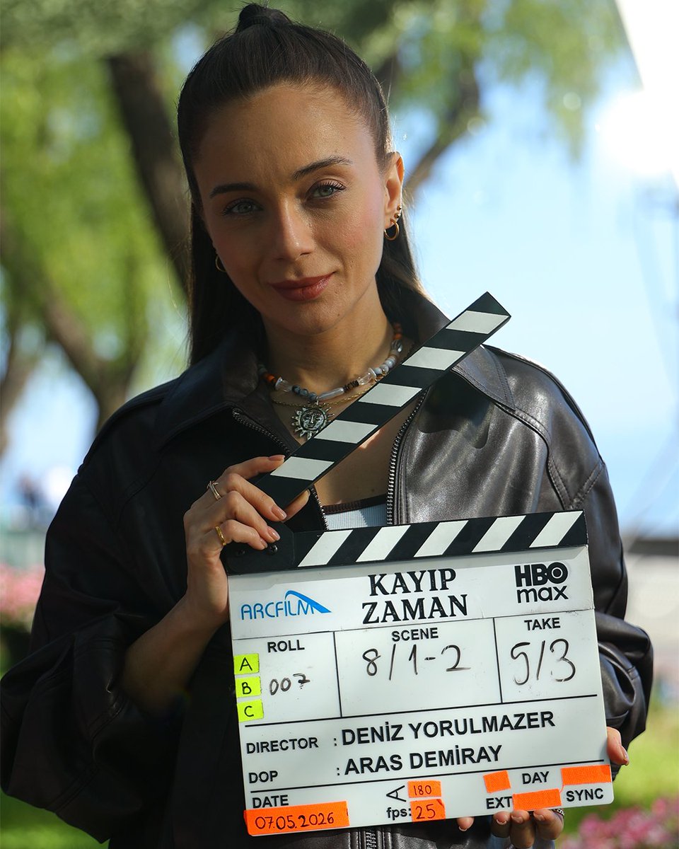 DiziciBagyan's tweet photo. #KayıpZaman setinden Damla Sönmez ✨ https://t.co/0sYBUmKCFb