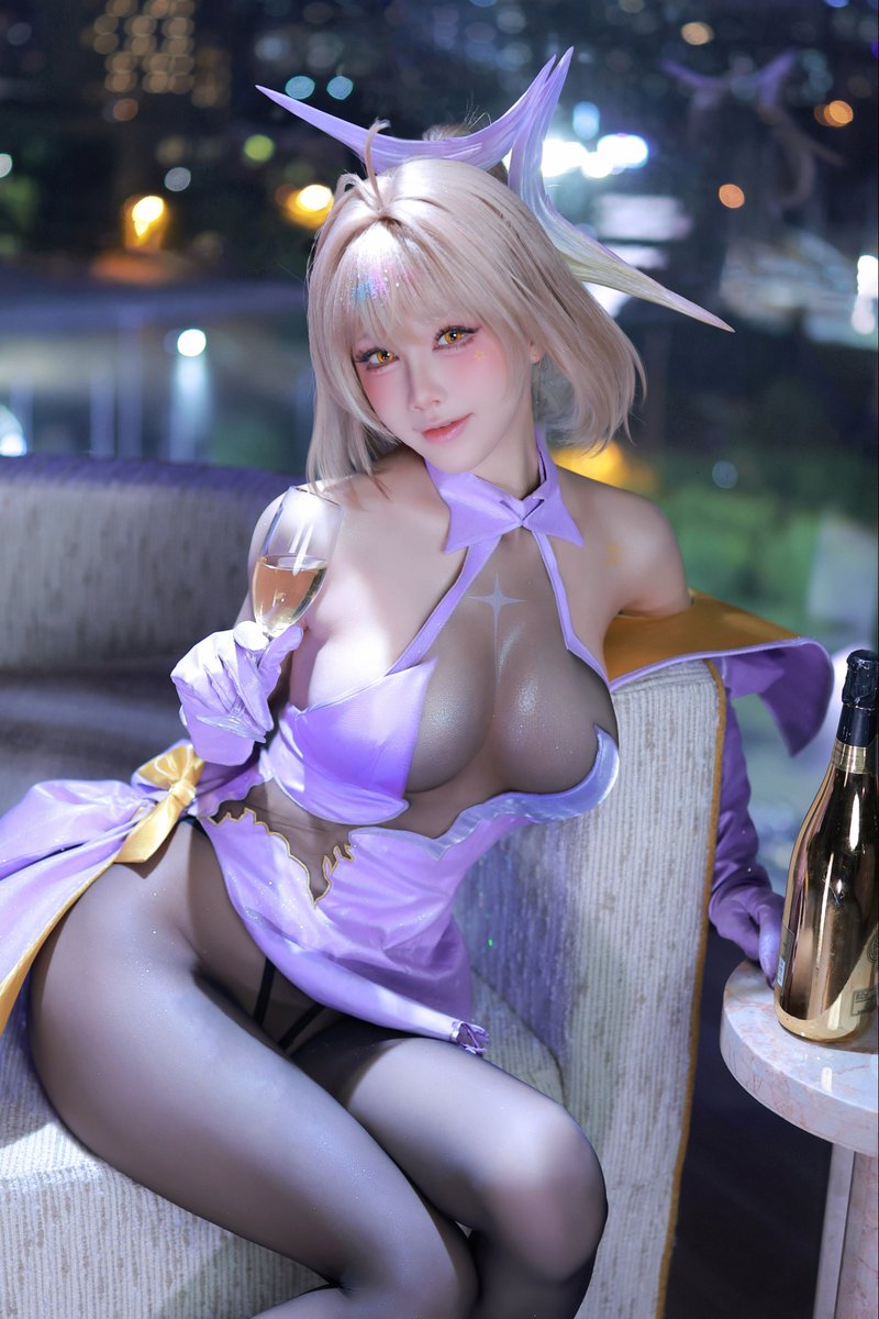 今夜だけは…
私だけの指揮官になって？🥂✨
#NIKKE
#NIKKEcosplay https://t.co/KYoOw1iLjC