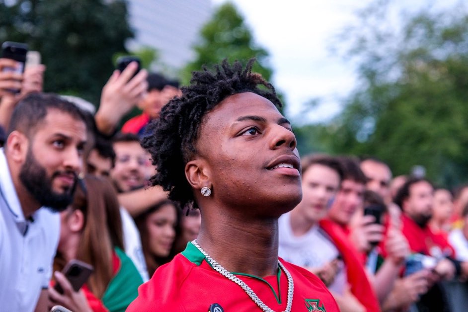 Daily Loud tweet media