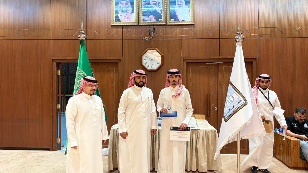 1SocialClub's tweet photo. نفخر بحصول الطالب "خالد جعفري و حسين القحطاني"
على المركز الثالث في مسابقة الإرشاد الأكاديمي على مستوى الكليات

إنجازٌ يعكس ثمرة الجهد المستمر، والطموح الذي صُنع بثباتٍ وتميّز،
وقدّم كلاهما صورةً مشرّفة لطموحٍ يسير بثبات، وخطواتٍ تُبنى بالجد والاجتهاد.👏🏼🤍 https://t.co/5nopQg3gOI