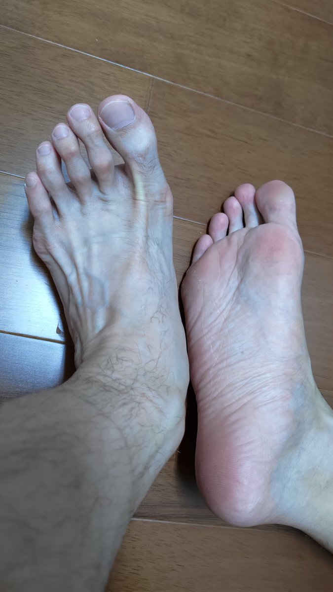 hong135360's tweet photo. 今天的好臭~
最近是不是流行賣襪子？ https://t.co/bLxoSToGGO
