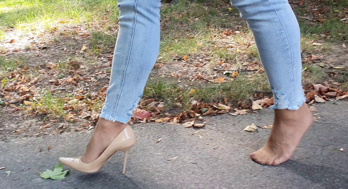 HelenaAbramov's tweet photo. A new "dirty nylons" video in my video store today
https://t.co/Z0faI2PXdd
πππ
#footsniffing #footsmelling #sniffing #tickling #pantyhoseunderjeans #Strumpfhose #stuckshoe #shoeoff #lostshoe #stolenshoe #oneshoe #helena #suntanpantyhose #Louboutins #stuckshoe #dirtytights https://t.co/mBFMHiUJSE