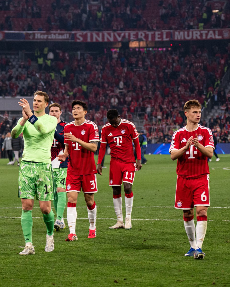 FCBayernES's tweet photo. No vamos a mentir: la tristeza sigue siendo muy grande, pero en este equipo siempre miramos al frente 💪...

 ¡Gracias a todos por su increíble apoyo! 🔴⚪️ 

¿Por qué podemos mirar con orgullo hacia adelante? Te lo contamos aquí: https://t.co/iVRlwg48rv https://t.co/bhpIu2R5ty