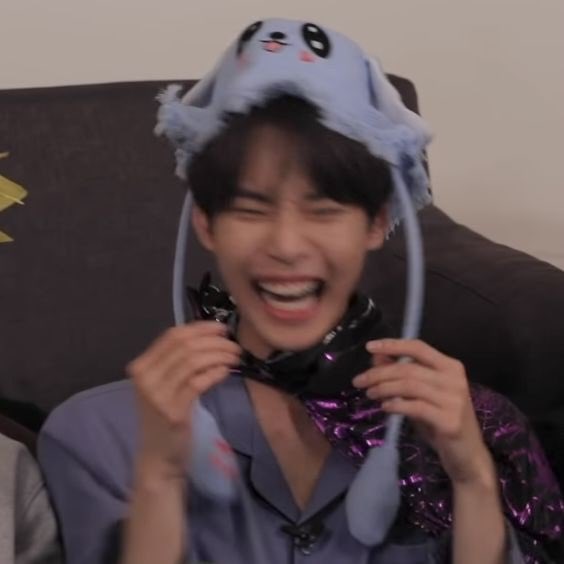 융이.. tweet media