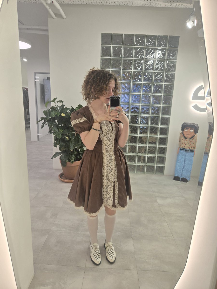 choco_emo's tweet photo. Привет?
Бываю разной, но остаюсь смехотуличной https://t.co/IQBbL2AxCk
