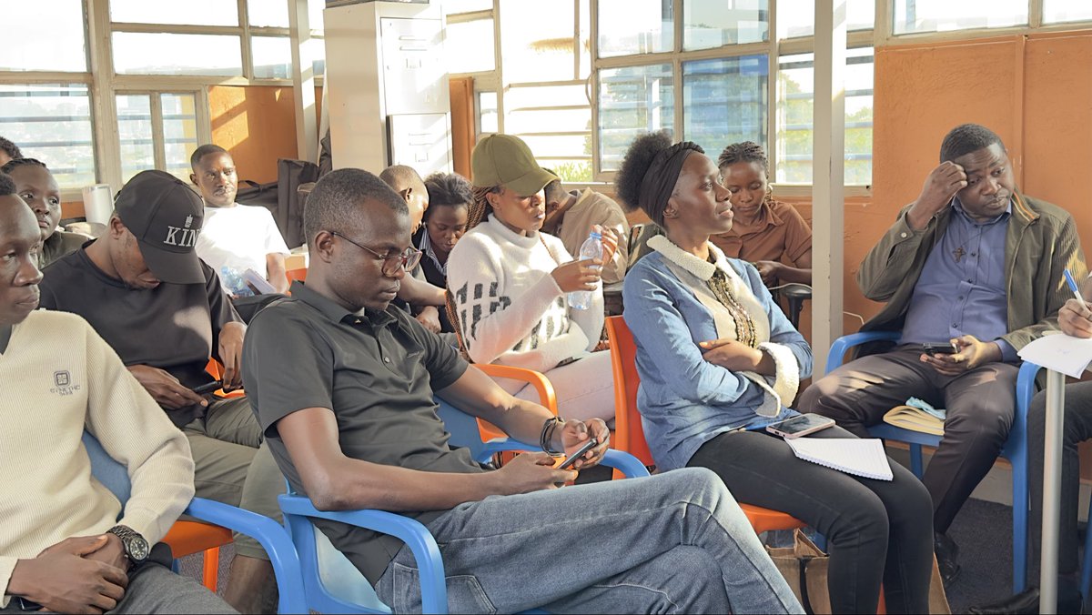 Florenc39479431's tweet photo. Today wasn’t just a meeting — it was a strategy room for Uganda’s future 🇺🇬🔥
From town hall planning to CSO-KCCA dialogue in Kawempe, young leaders are shaping climate action, accountability, and community transformation.
#ClimateActionUG #YouthVoices #TransformUganda https://t.co/S1i2xpvWSC