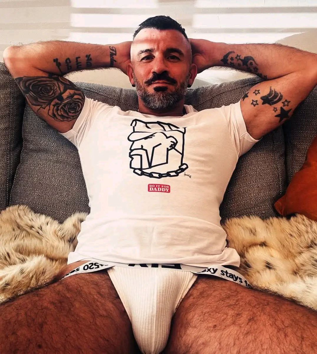 nikolaou4763772's tweet photo. #brief #man #bearman #daddyman https://t.co/JF6qxOsZuE