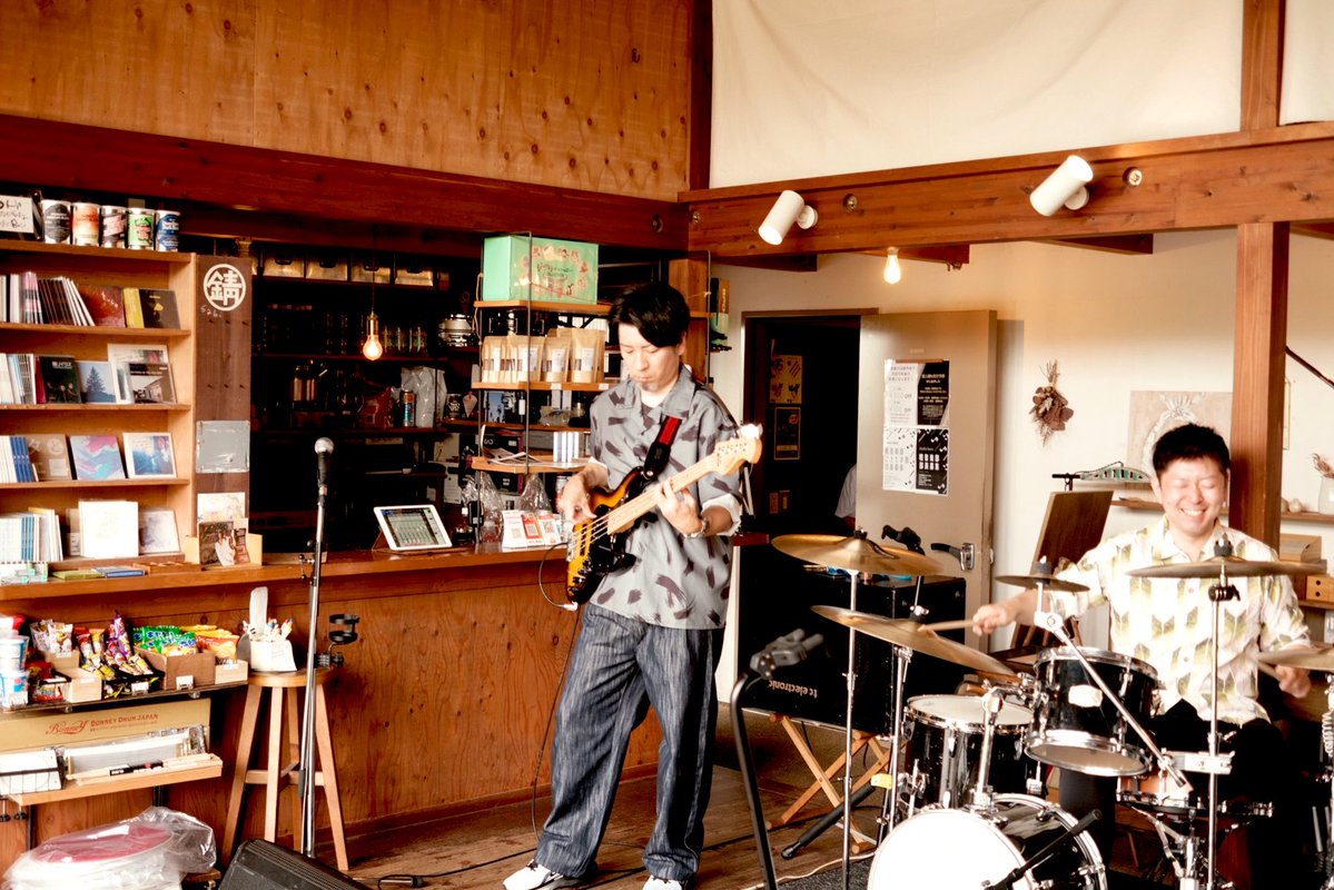 GWの5月2日、3日はノングラーダオーケストラ（NGO）でLIVEをさせていただきました♪
フルハシアツシ＆OBBBさんの企画とstudio baco15周年記念イベントに出演させていただき、めちゃくちゃ楽しい時間を過ごすことが出来ました。
次回のNGOのLIVEは決まっていませんが、のんびりと活動していきますって笑