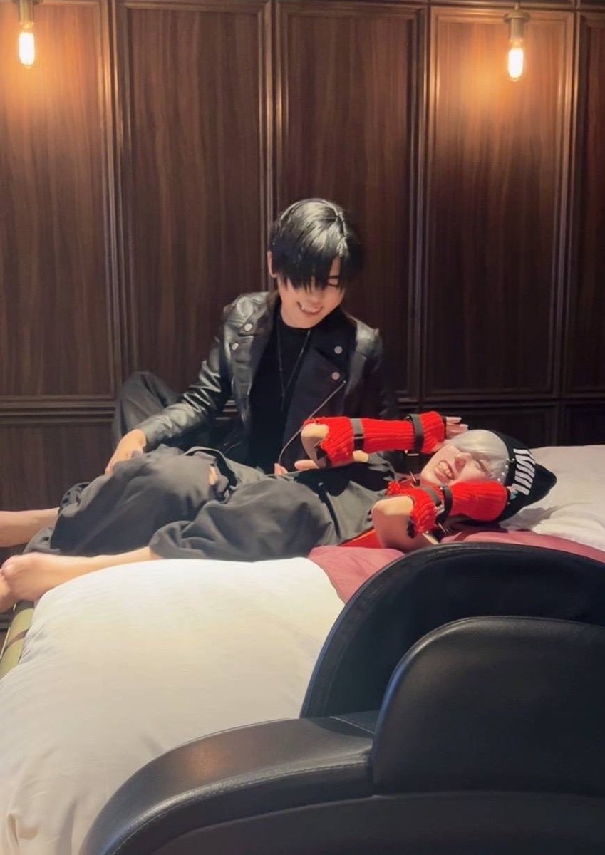 caramel_cos_'s tweet photo. 🎤🎸AU https://t.co/o6YQY0Se8r