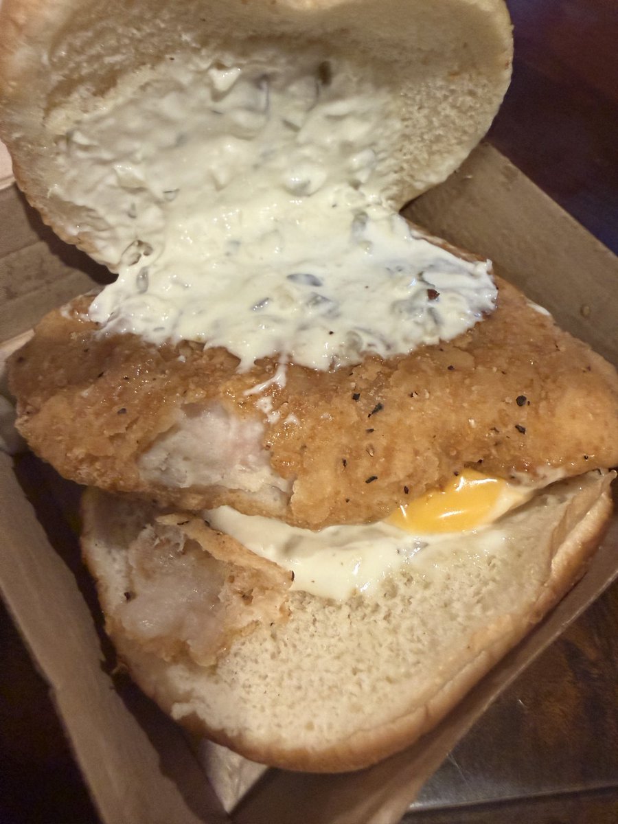 MQueensGirl's tweet photo. @McDonalds what part of this McChicken patty is a fish? And store 1170 located at 114-01 supthin blvd, queens, NY 11434 is not answering the phone. I paid $7.24 plus tax for a filet-o-FISH and I cannot go back to the store as I live over 30 minutes away. https://t.co/FP9vkZKY6r