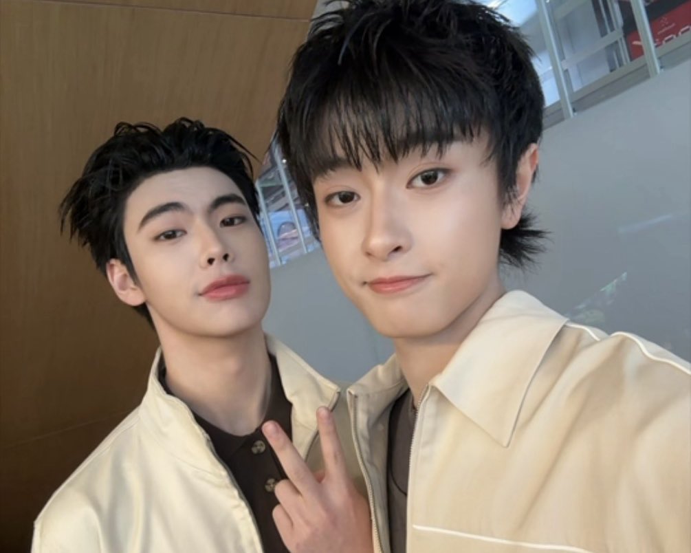 แล้วจะไม่ให้ภูมิใจได้ยังไง :🦷🌊) ตื่นเต้นกันมากใช่มั้ย อยากบอกว่าเก่งกันมาก ๆ เลยนะทั้งสองคน อยู่เป็นคู่ปิดแต่ยังมีคนรอตั้งขนาดนี้เลยนี่น้า ภูมิใจในตัวเองกันเยอะ ๆ นะรู้มั้ย จะรองานต่อไปของทั้งคู่อย่างตั้งใจเลยล่ะ ♥️.ᐟ

( #tthi_eks ★☆ #waavetnp )