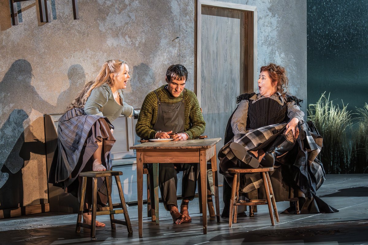 National Theatre Live tweet media