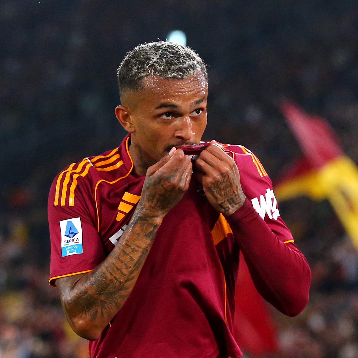 Cria do Ninho 🔴⚫️
Craque da Roma 🐺
Lateral da Seleção 🇧🇷

𝑾𝒆𝒔𝒍𝒆𝒚 😘