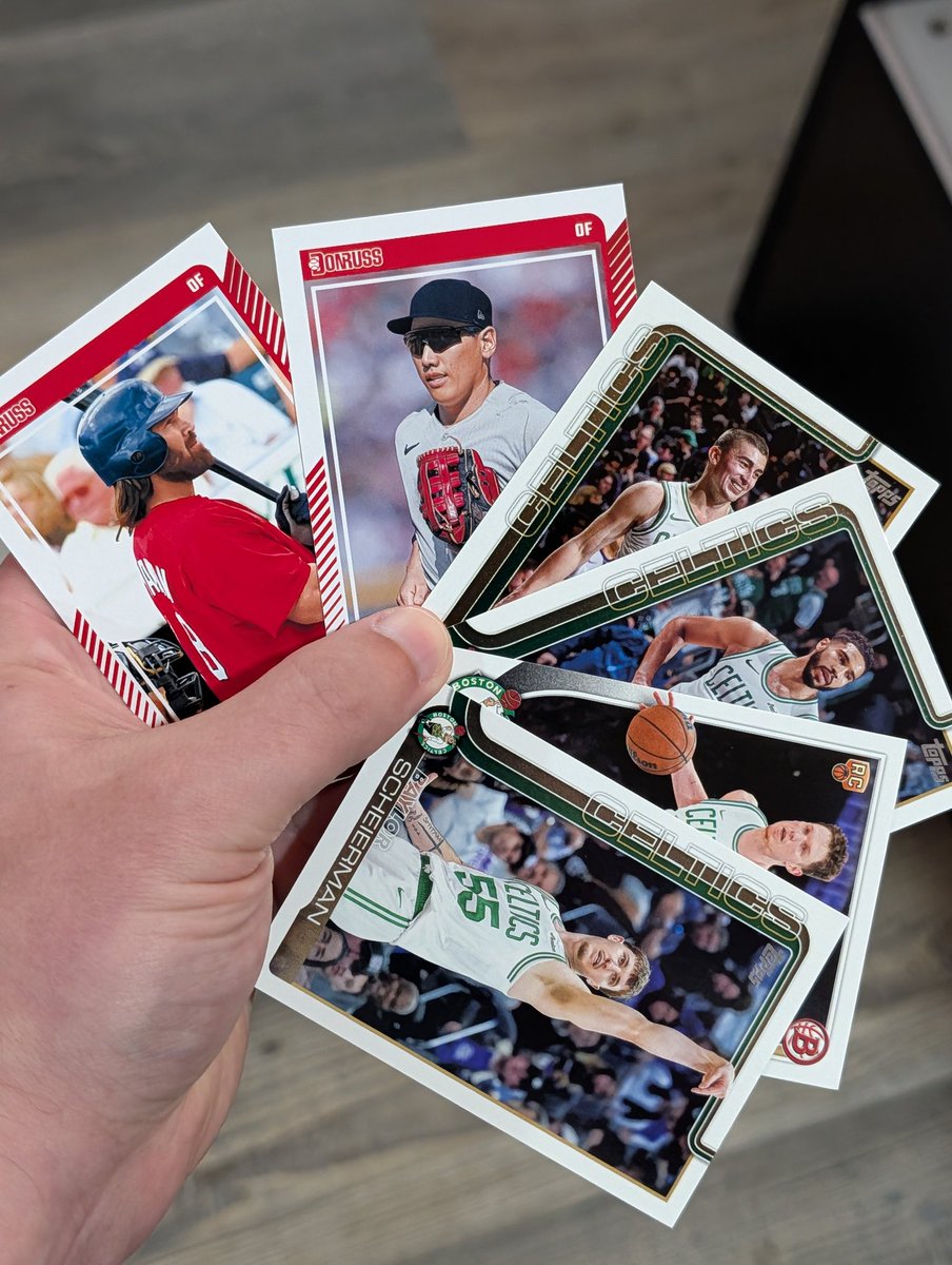 LiuKim23's tweet photo. @BetSyndicateAI doing some dope giveaways in the discord!! Join in!! Hooked me up with some PC stuff and some numbered and golds! https://t.co/4Xo9uhUqLh