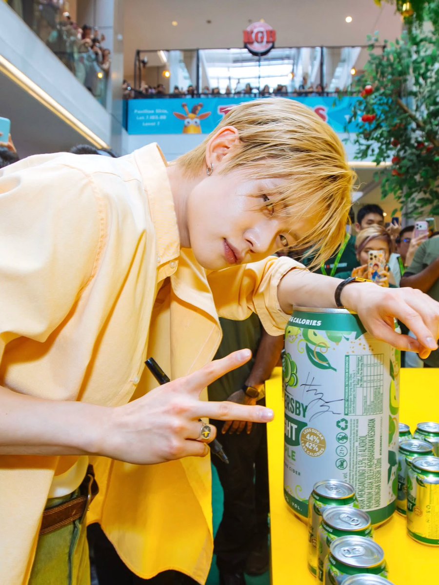 260507] #yeonjun (@.yawnzzn) instagram “🧡💚”