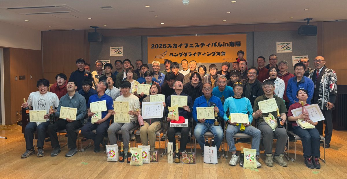 ujikei3's tweet photo. 『南陽の強風に吹かれてる図』

いやぁ～今回もいいよ👍
Nとうさん、うじよし、ちー、ごえ、すなまん、みのあたりは強風を見事に顔面で表現しています！Ｎケンなんて髪も乱れてるし😂
一方、Kイト、ケーホン、ヒカリン、Cッピーあたりのまさに風を顔面で受けている表現もすばらしい👏
次回もよろです❗️ https://t.co/wxnr1QDwAb