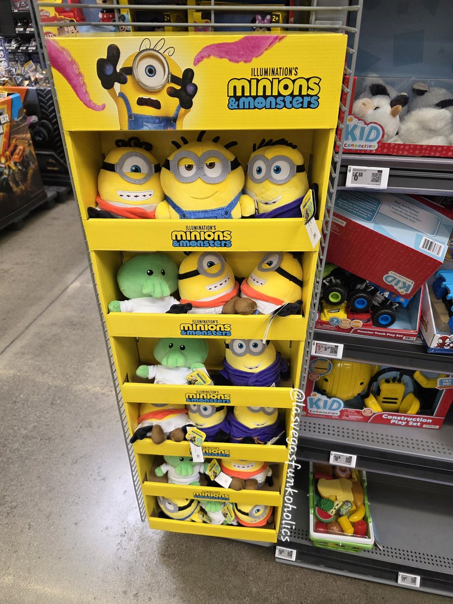 Mario + Minion Dude tweet media