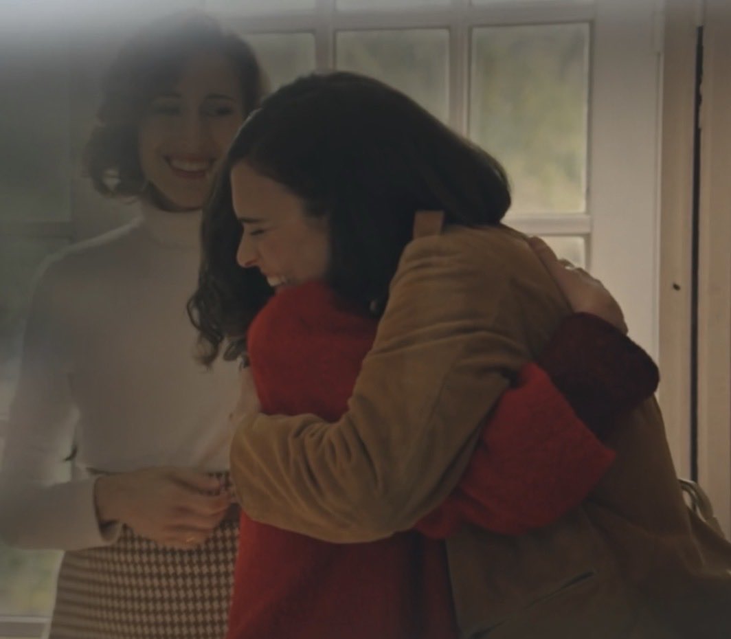 Mkkm0109's tweet photo. Hay personajes que pasan por una serie.
Y hay personajes que se convierten en eternos.Fina Valero pertenece a los eternos. 
 Por eso este regreso emociona tanto. Por eso hoy el fandom entero está temblando.
    #VolvioElSol  #MafinHaVuelto https://t.co/90bFWb9Fvv
