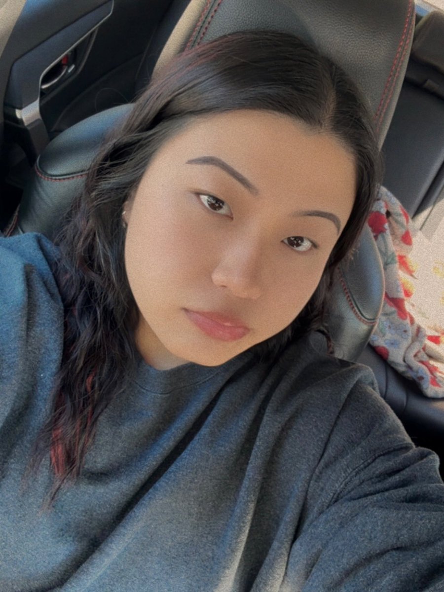 hana tweet media