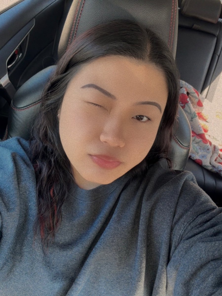 hana tweet media