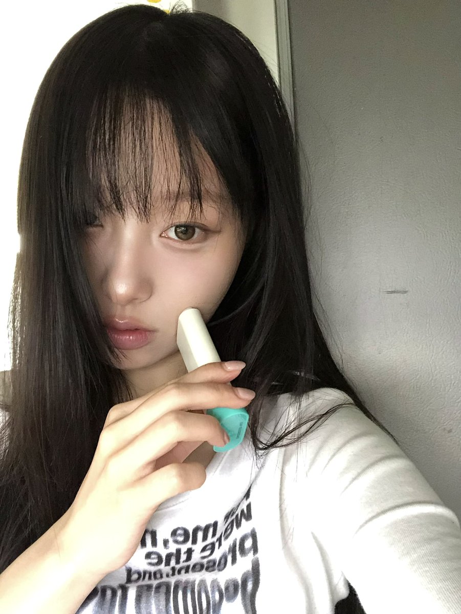 밤 tweet media
