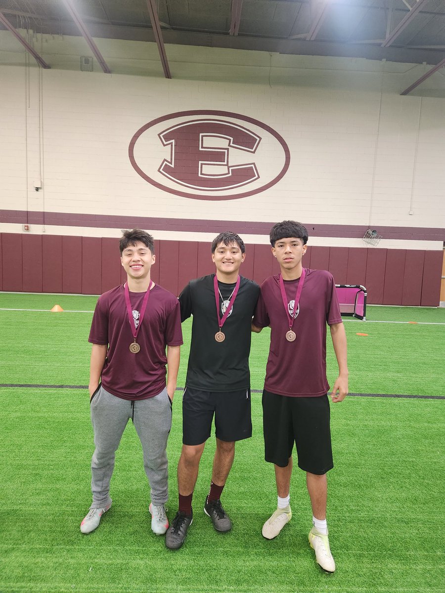 EHSLionSoccer's tweet image. 3v3 Tourney Final Four!
🥇-The Champs
🥈-The "Hawks"
🥉- I Show Speed FC

#W2W #OutWorkEverybody