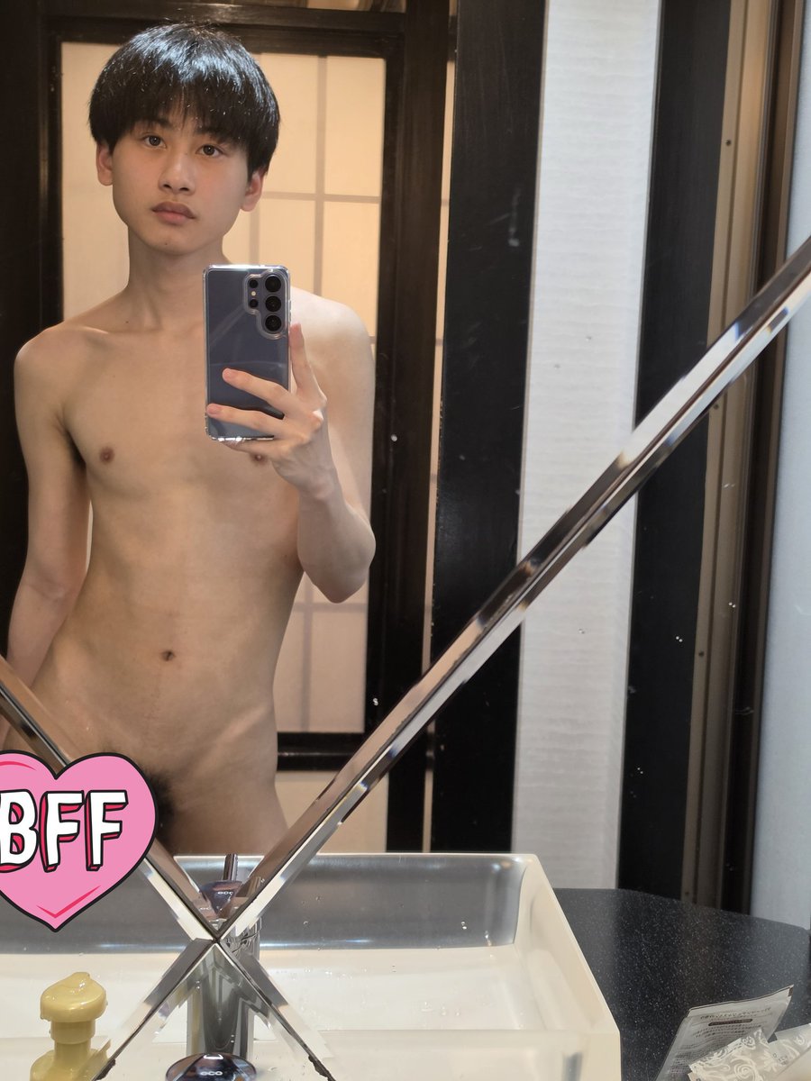 Yutasuke17's tweet photo. 抱きたい人〜 https://t.co/DcNJhrUtFl