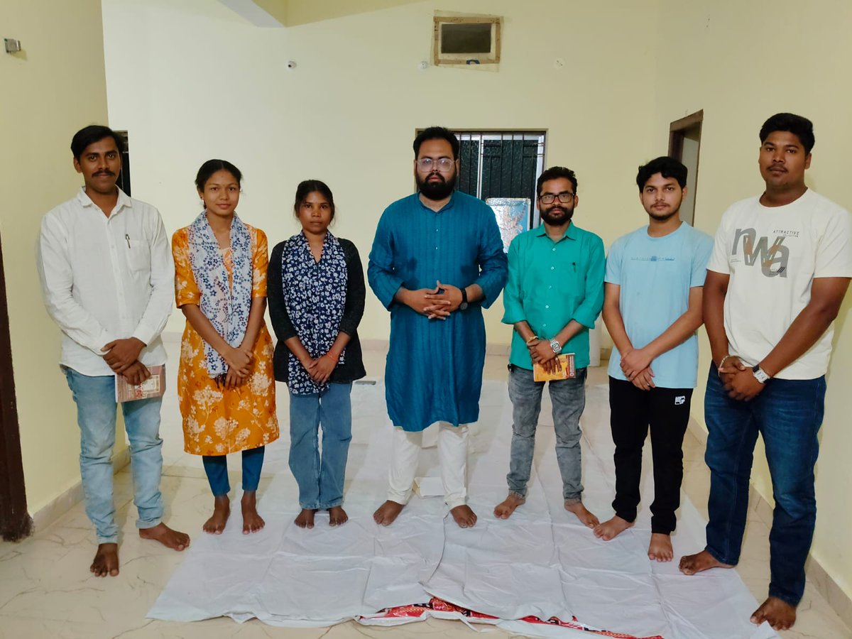 ଅଖିଳ ଭାରତୀୟ ବିଦ୍ୟାର୍ଥୀ ପରିଷଦ ଓଡିଶା ପଶ୍ଚିମ ପ୍ରାନ୍ତର 'ବ୍ଳକ ଦର୍ଶନ ଅଭିଯାନ' ଅବସରରେ ବଲାଙ୍ଗିର ନଗର ବୈଠକ ଅନୁଷ୍ଠିତ ହୋଇଯାଇଛି।
#ABVPBalangir