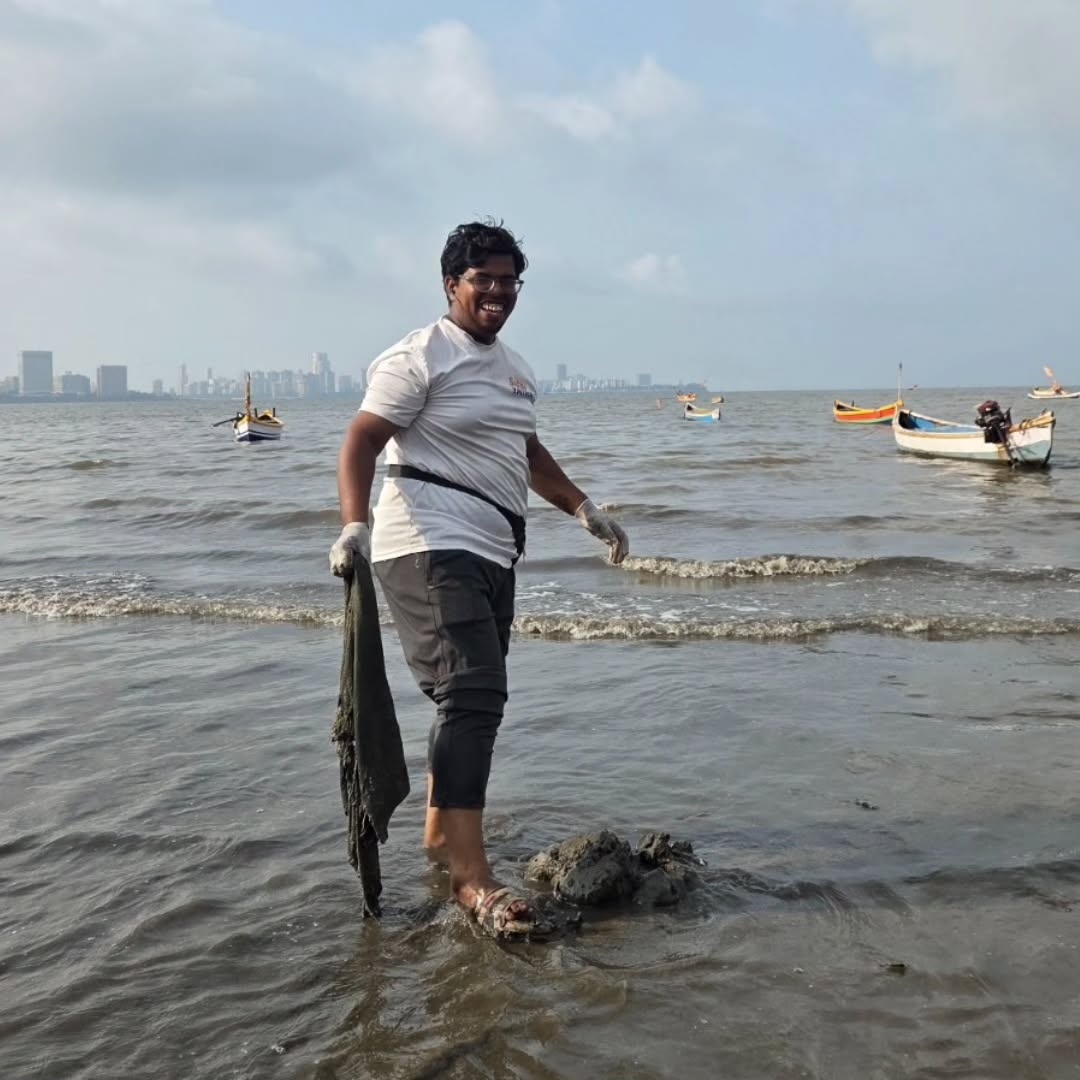 gullyclasses's tweet photo. Day 19 of Safai Yatra 🌍💚
Girgaon Chowpatty witnessed the power of unity, action, and change. From cleaning the shoreline to spreading awareness, every volunteer proved that small efforts create a big impact 🚀♻️
#SafaiYatra #CleanMumbai https://t.co/IPobGvtm7g