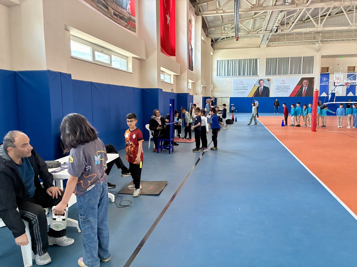 Erkan_gsb's tweet photo. Konya Gençlik ve Spor İl Müdürlüğümüzden gelen Antrenör,Spor Eğitim Uzmanı ve Beden Eğitimi öğretmenlerimizle ilçemiz İlköğretim 3.Sınıf öğrencilerimize Sportif Yetenek Taraması gerçekleştirdik.#HadimGençlikSpor https://t.co/Q623gUTkx0