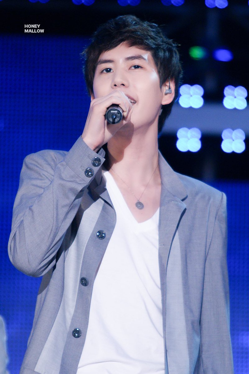 honeymallow8823's tweet photo. 「 𝟐𝟎𝐭𝐡 𝐀𝐧𝐧𝐢𝐯𝐞𝐫𝐬𝐚𝐫𝐲 」 
𝐃-𝟐𝟎 🎉 20100710

#규현 #KYUHYUN 
#キュヒョン #圭贤 https://t.co/iUIo1Or4Jk