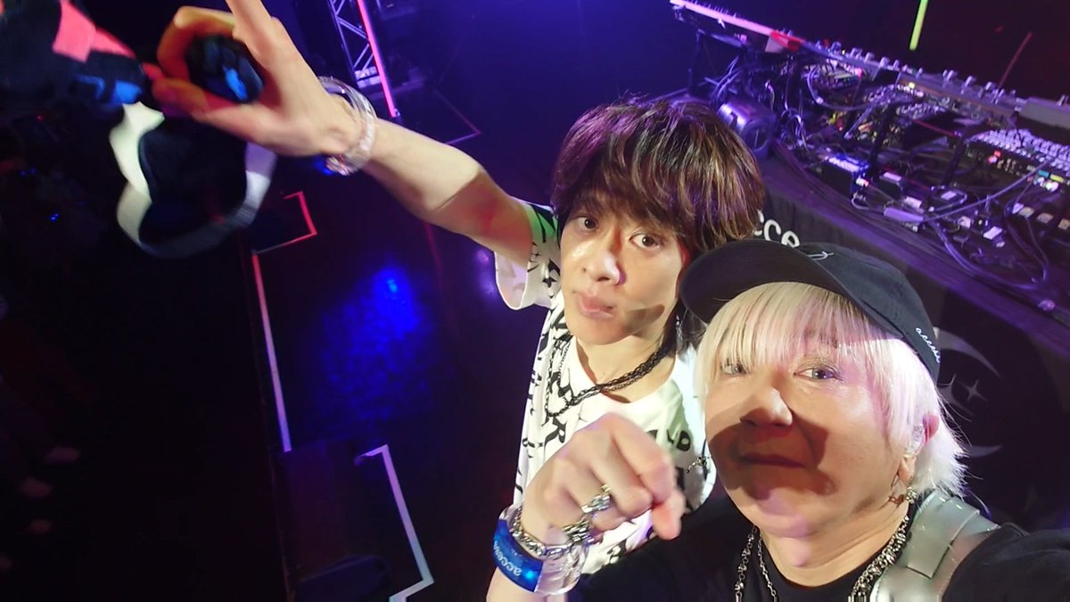 【ライブ】#access ELECTRIC NIGHT 2026 ＠KTZeppYokohama。撮影・SNS投稿OKの「永遠dive」、大ちゃんがステージ上で撮ってくれた動画からベストショットを切り出すと、このあたりかな。「最高の思い出を、どうもありがとう」 #EN2026 #エレナイネタバレ26