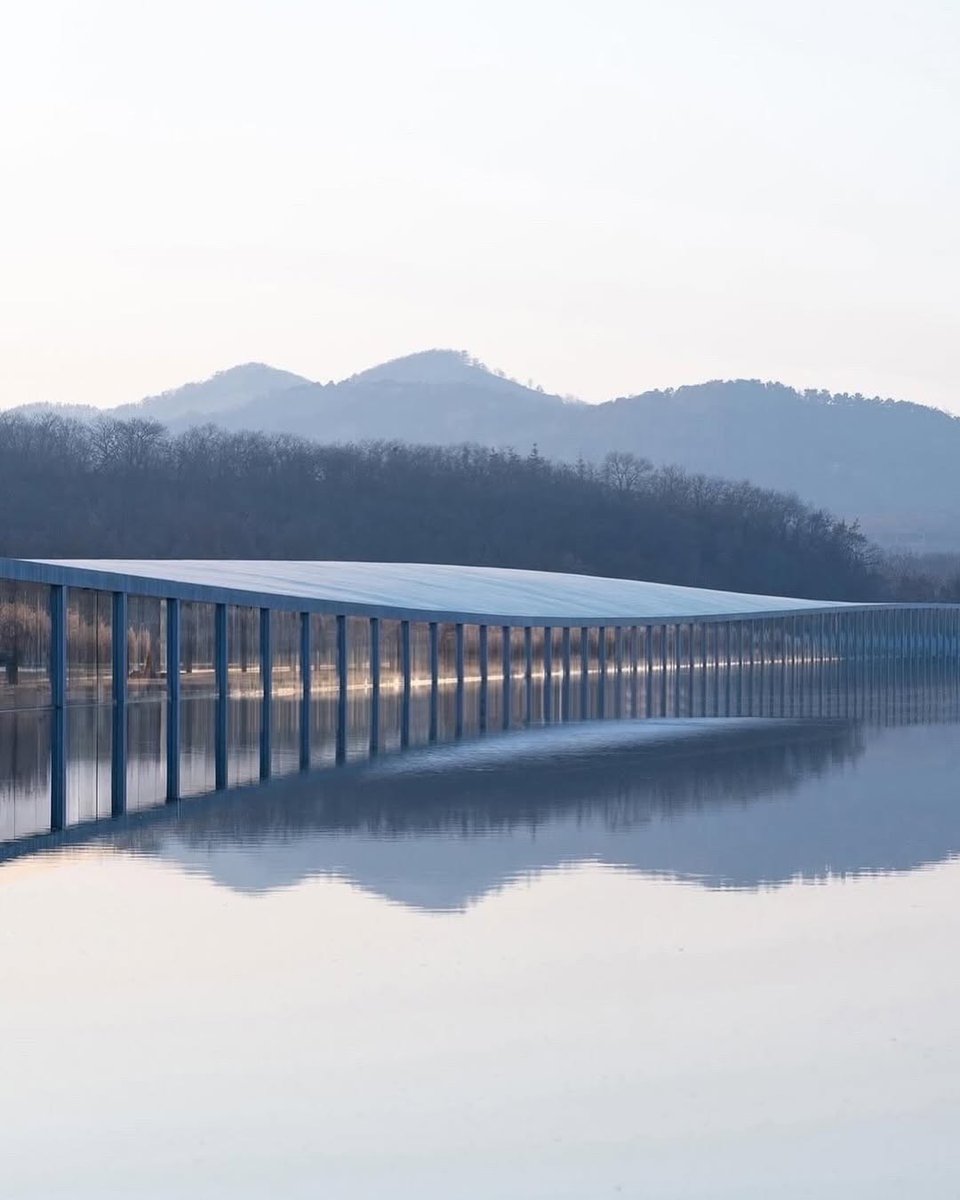 archivebycosmos's tweet photo. Zaishui Art Museum by Junya Ishigami.

Water enters through narrow channels, blurring the line between the structure and its surroundings. https://t.co/ylGXuObWdl