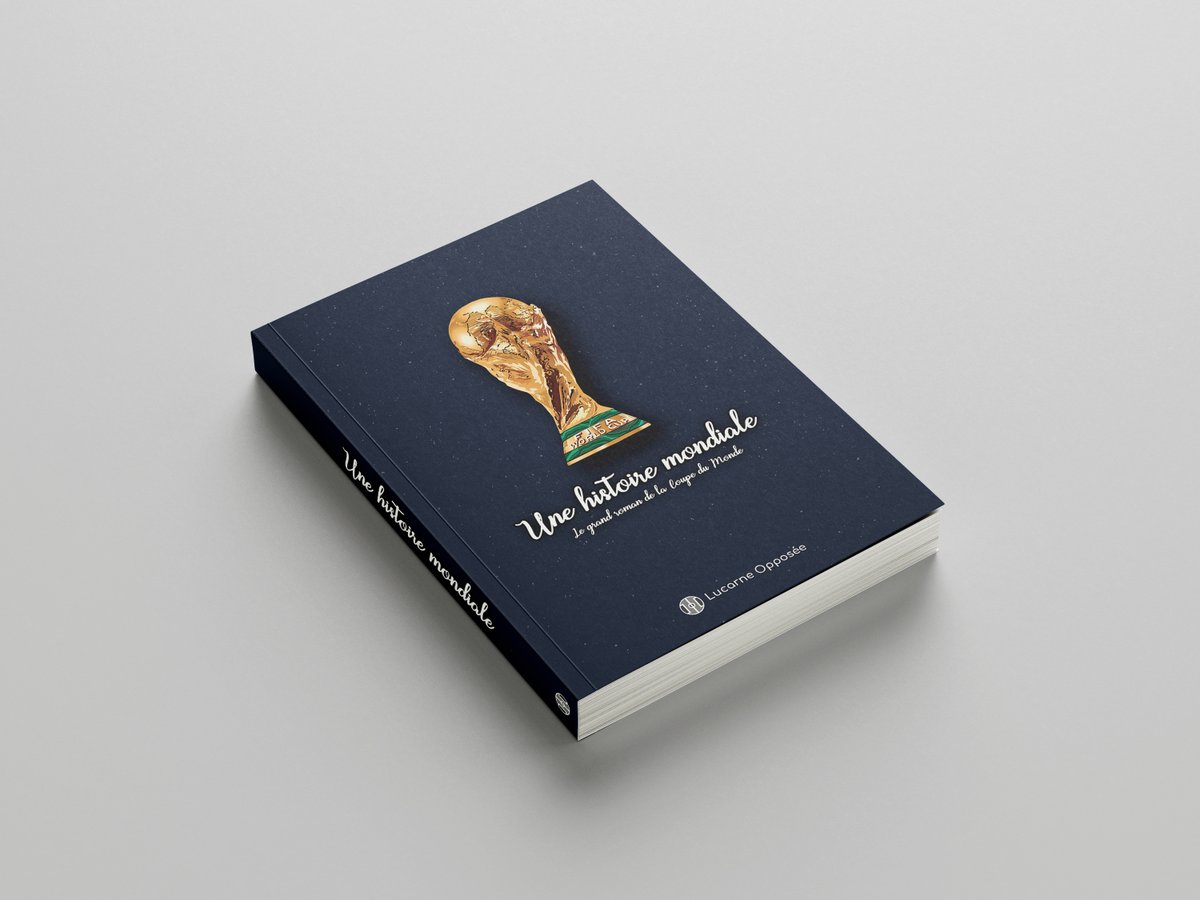 LucarneOpposee's tweet photo. 🚨 C'EST LE GRAND JOUR ! 🚨

« Une histoire mondiale », le huitième ouvrage des éditions Lucarne Opposée est disponible en précommande. 📚

Il vous invite à revivre la grande histoire de la Coupe du Monde à travers le récit de sa création et de ses 22 éditions (des éliminatoires à la finale) et à découvrir 22 histoires de sélections de la planète LO. 

On ajoute à cela un contenu enrichi et l'ensemble des résultats des 22 phases finales pour près de 500 pages d'histoires de football sauce LO ! 😍

Pour précommander ➡️ https://t.co/ScLJjYd4KA