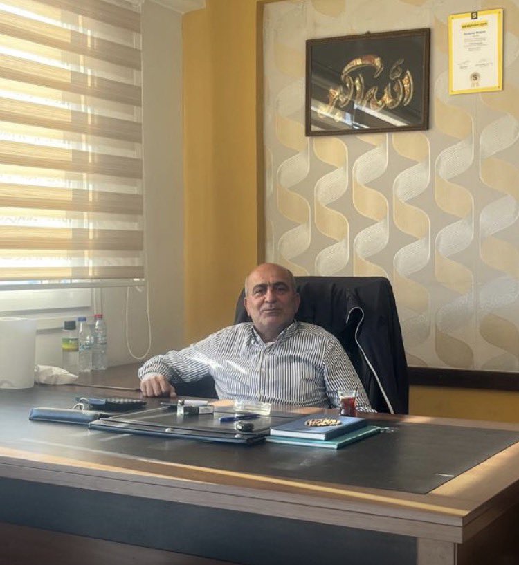 HasanAkzm2's tweet photo. Kalben yakın olanlar, fikren de zikren de yakındır. 
İki insan arasındaki en sahih yakınlık, kuşkusuz kalbî yakınlıktır...
Aynı zahmeti, aynı kederi, ve de aynı sevinci paylaşmaktır....
Dost ararsan böyle ara,dost bileceksen böyle bil…

Herkese Hayırlı Cumalar diliyorum… https://t.co/Bm3m3Od4Sf