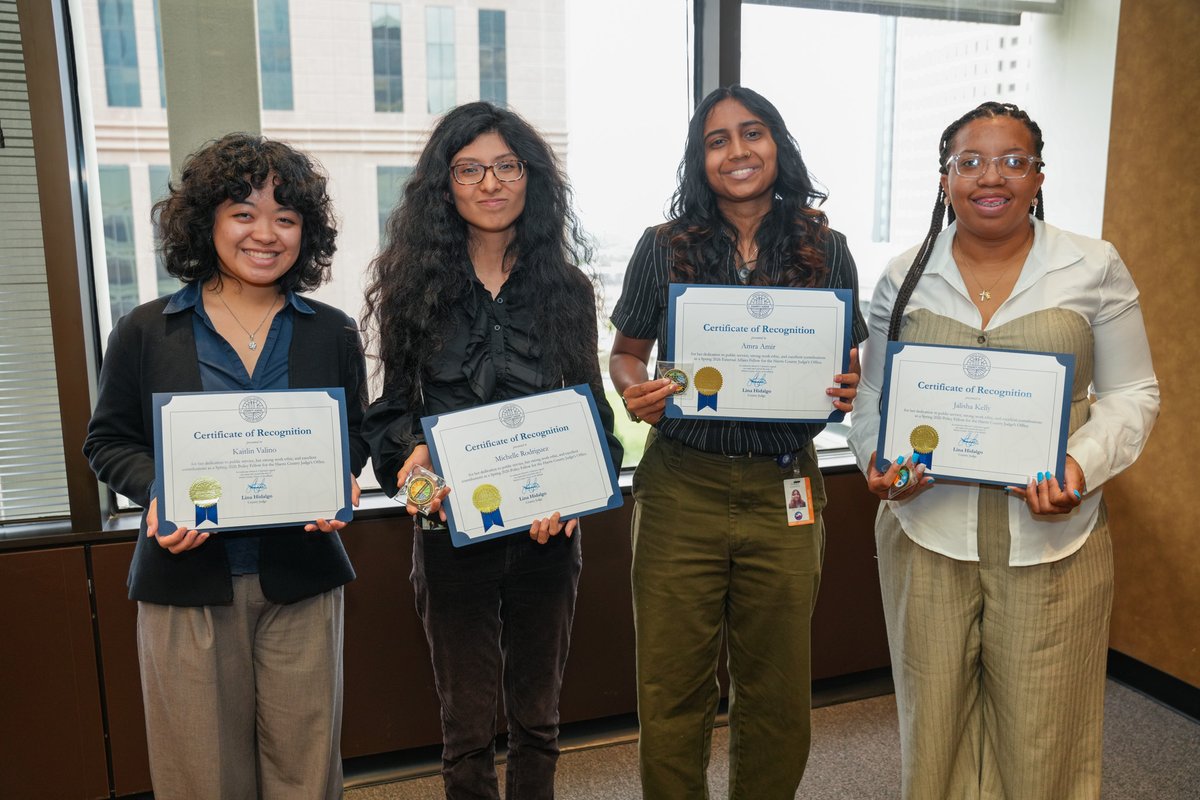 HarrisCoJudge's tweet photo. Judge Lina Hidalgo had the opportunity to thank our spring fellows for their crucial work. Over the last few months, our fellows have worked alongside our policy and external affairs teams on impactful projects that help improve the lives of Harris County residents. https://t.co/2CAuokO8So