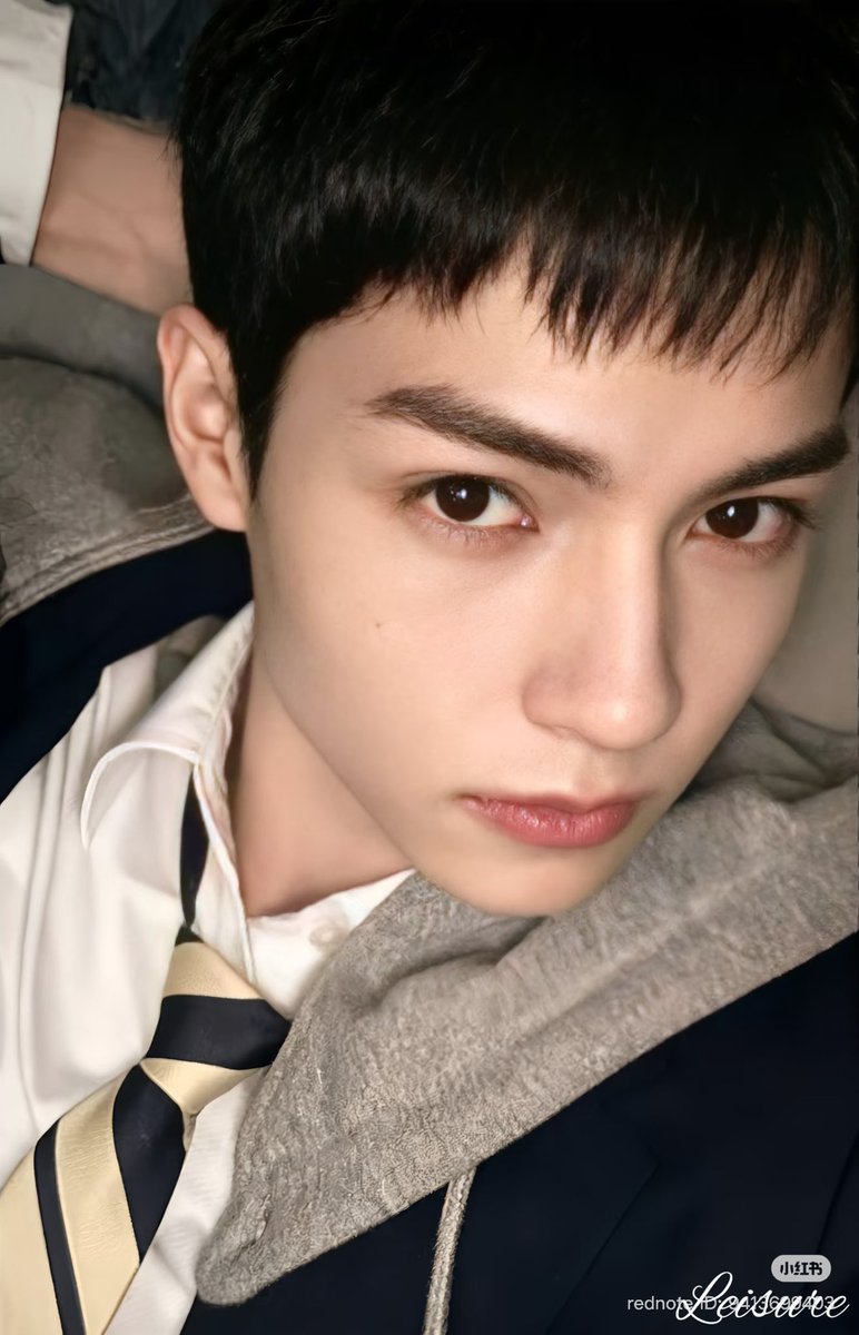 คือพอเห็นการ์ดแบบชัด ๆ แล้ว พส สามารถหยุดหายใจได้เลยนะะครับบ 🫠🫠  

📸   ©  Leisure-1121

🔗 SMTR25 REPLY HIGH SCHOOL fm d3入场卡扫图 三天入场... xhslink.com/o/6oEZ3YymJBq 

#SMTR25 #CHARLIE #CHARLIEMULLIS #찰리