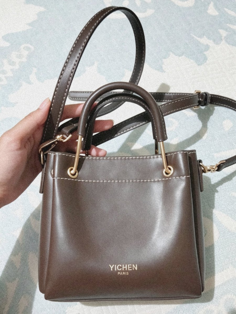 zizzyee's tweet photo. zinzie honest reviews 😚

yang lagi cariii tas mini buat hangout, ngopi, nongki ini sih yang kalian cari. bahan kulit sintetisnya halus polll bikin looksnya mahaalll, HANDLE ATASNYA KOKOH seperti hatiku, ada strap panjangnya jugaaaa biar hands free kalo pegel nenteng nenteng 🤟🏻 https://t.co/nrtaifIx8U