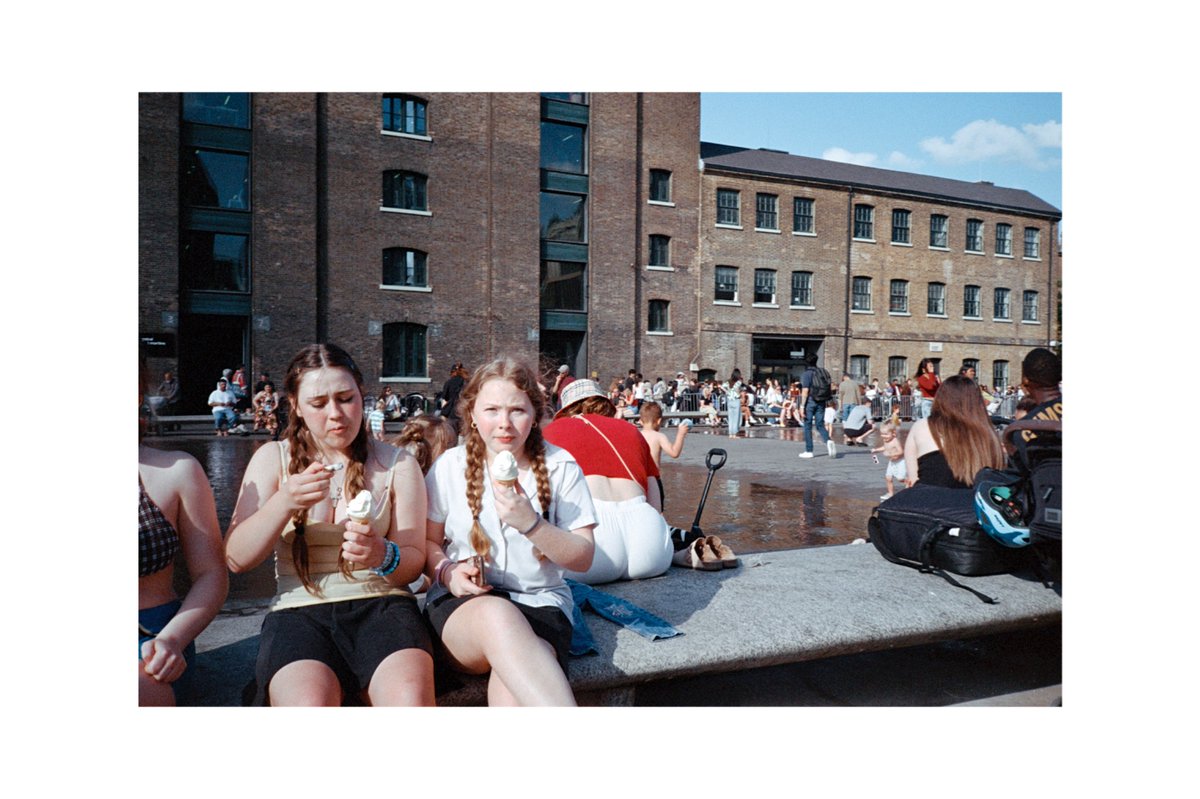 JamieGrayPhoto's tweet photo. The human zoo; London.
35mm compact. Lomo400

Shots walking to the train station

#35mm #KonicaBigMini
#Streetphotography https://t.co/6RBJKAv1VM