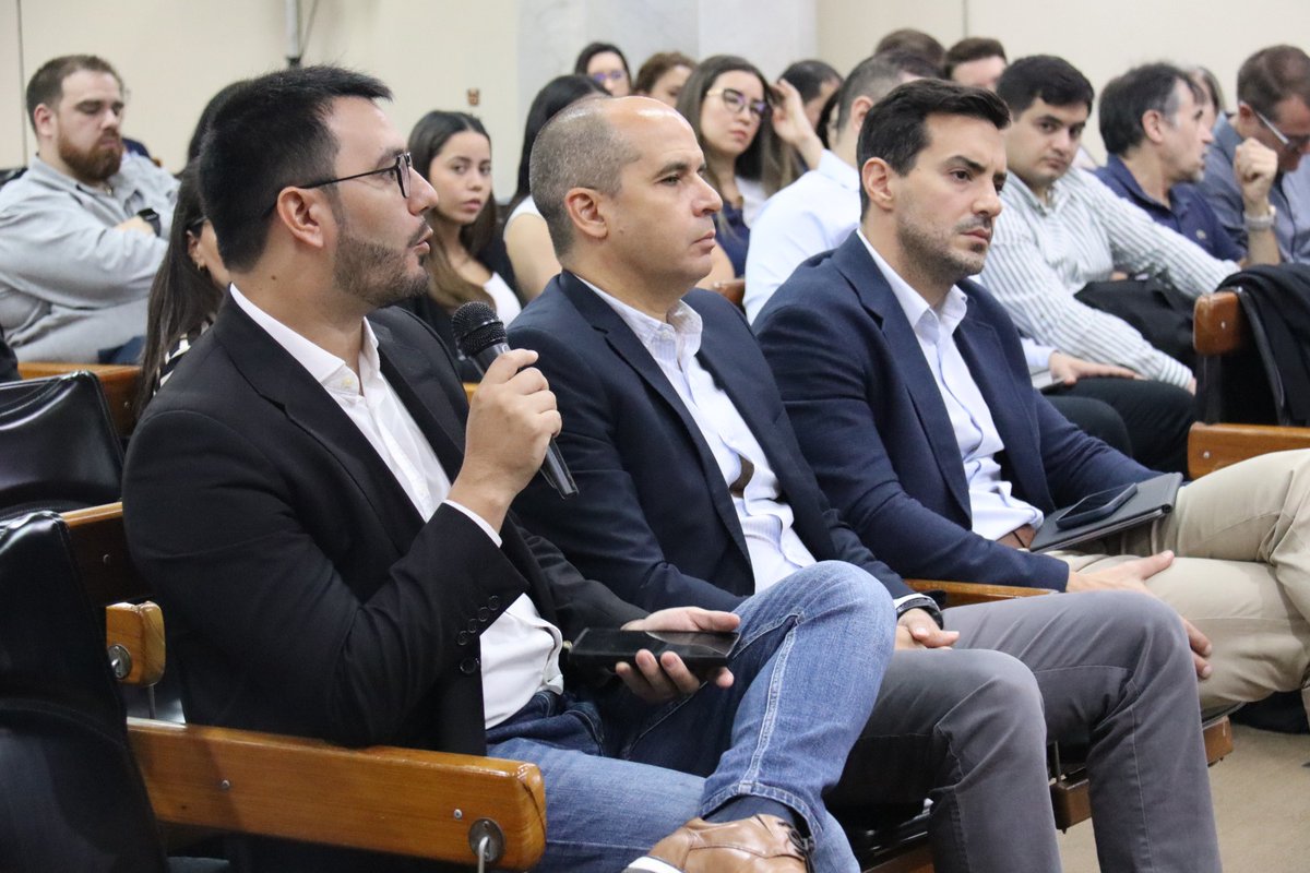 BCP_PY's tweet photo. Siguiendo con la agenda de reuniones técnicas, el BCP mantuvo un encuentro con representantes de OMPs y Fintechs, con el objetivo de articular la implementación de las funcionalidades previstas en el SIP. Durante la reunión, se profundizó en la arquitectura operativa de la funcionalidad PISP y en los flujos transaccionales.
