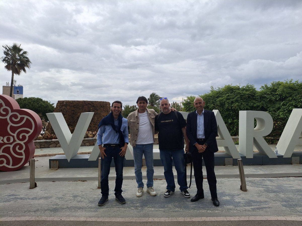 deportescopebal's tweet photo. Gracias Gustavo Siviero por la visita.
A @tsanchezgrao y como siempre al @ValparaisoHotel ⚽️🎙💪 https://t.co/R4en3tf1Ro
