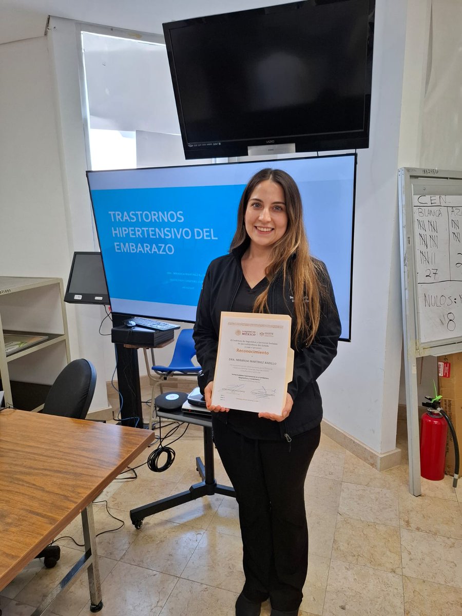 📚👩‍⚕️ Como parte del programa de Educación Médica Continua, se realizó una capacitación dirigida a médicos de la Clínica de Medicina Familiar Mesa de Otay sobre el tema “Enfermedades hipertensivas en el embarazo: diagnóstico y tratamiento”.