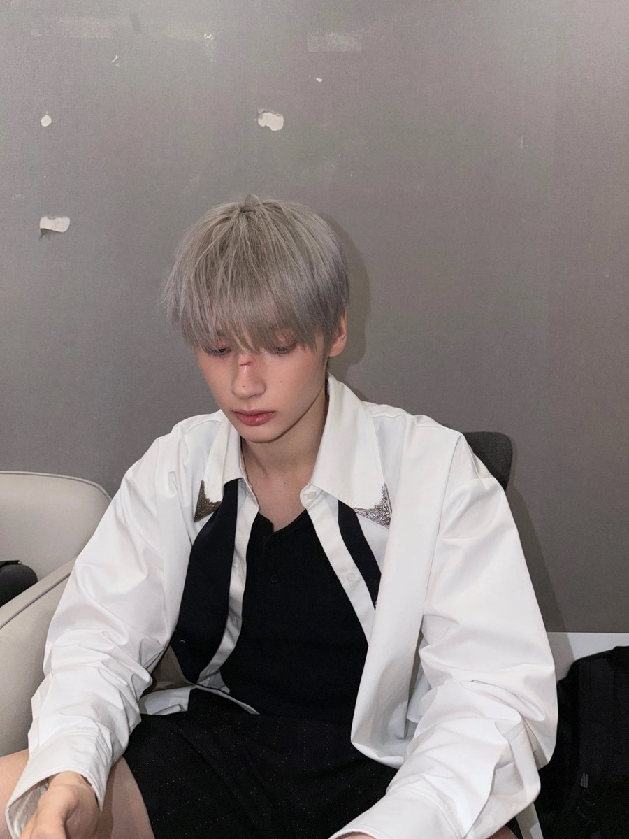 [260508] #hueningkai (@.kaikamal_) instagram 

“🤍”

🎵 soobin, taehyun - i love you i love you too