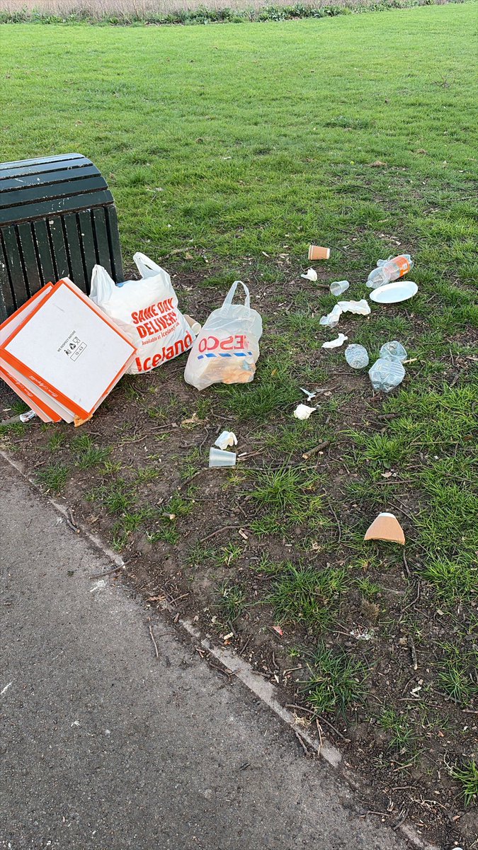 walkingwithfinn's tweet photo. Hmmm 🤔 I’m wondering which way to vote?
#ealing
#ealingparks
#dump
#ravenorpark
#labour 🤦‍♂️
@_petermason
@EalingCouncil
@EalingParks https://t.co/bjk32evGkz