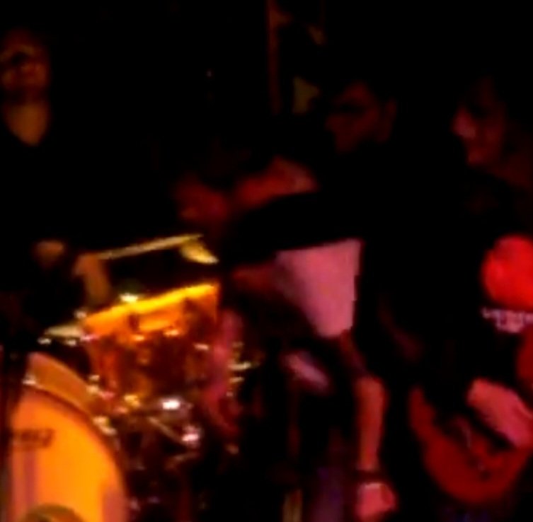 GirlHipsMargera's tweet photo. ryan giving bam a piggyback ride on stage or whatever #gayfags https://t.co/PL0sLRXpqy